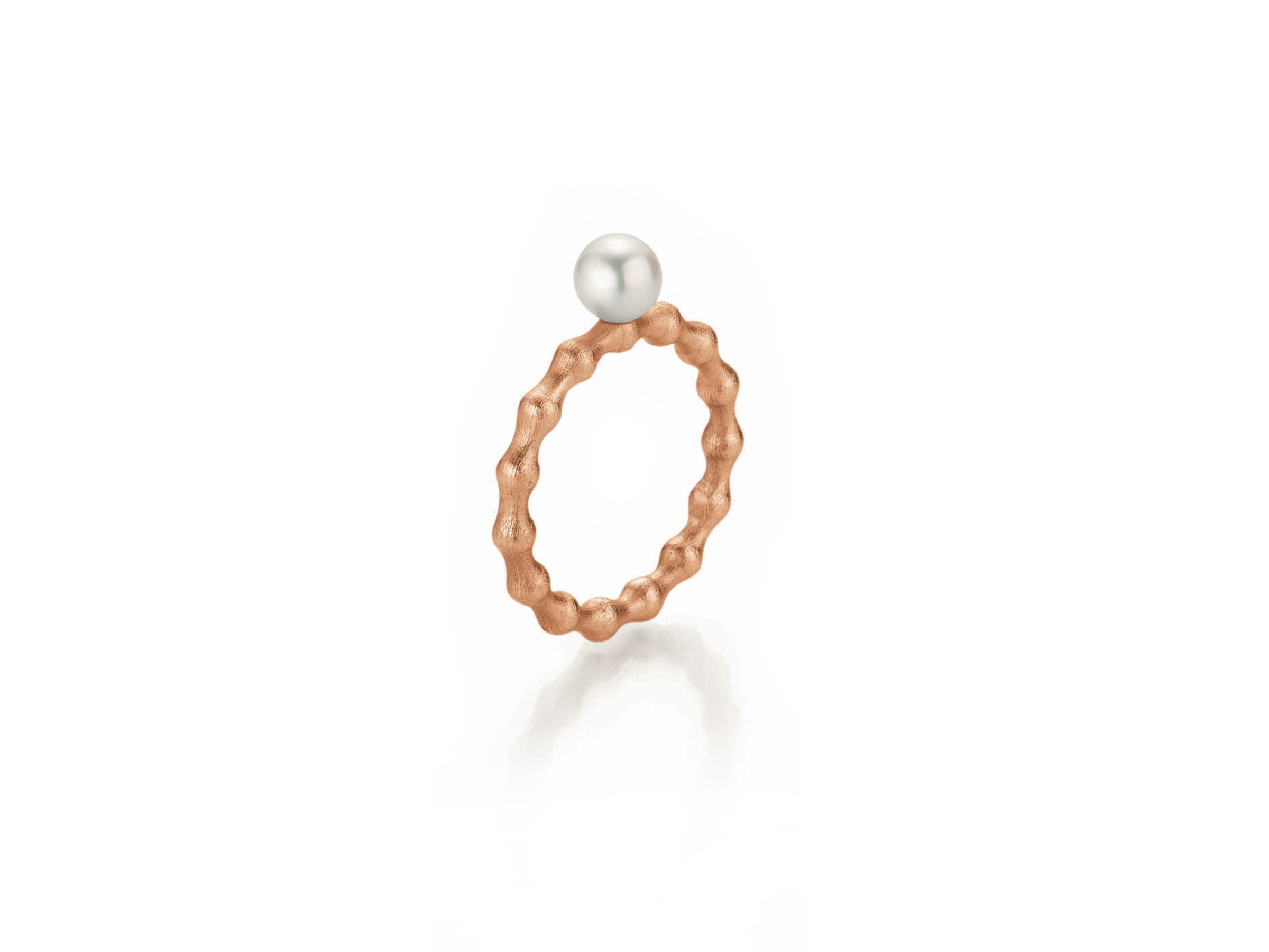 Flooow von Jörg Heinz, Ring in Roségold mit kleiner Zuchtperle