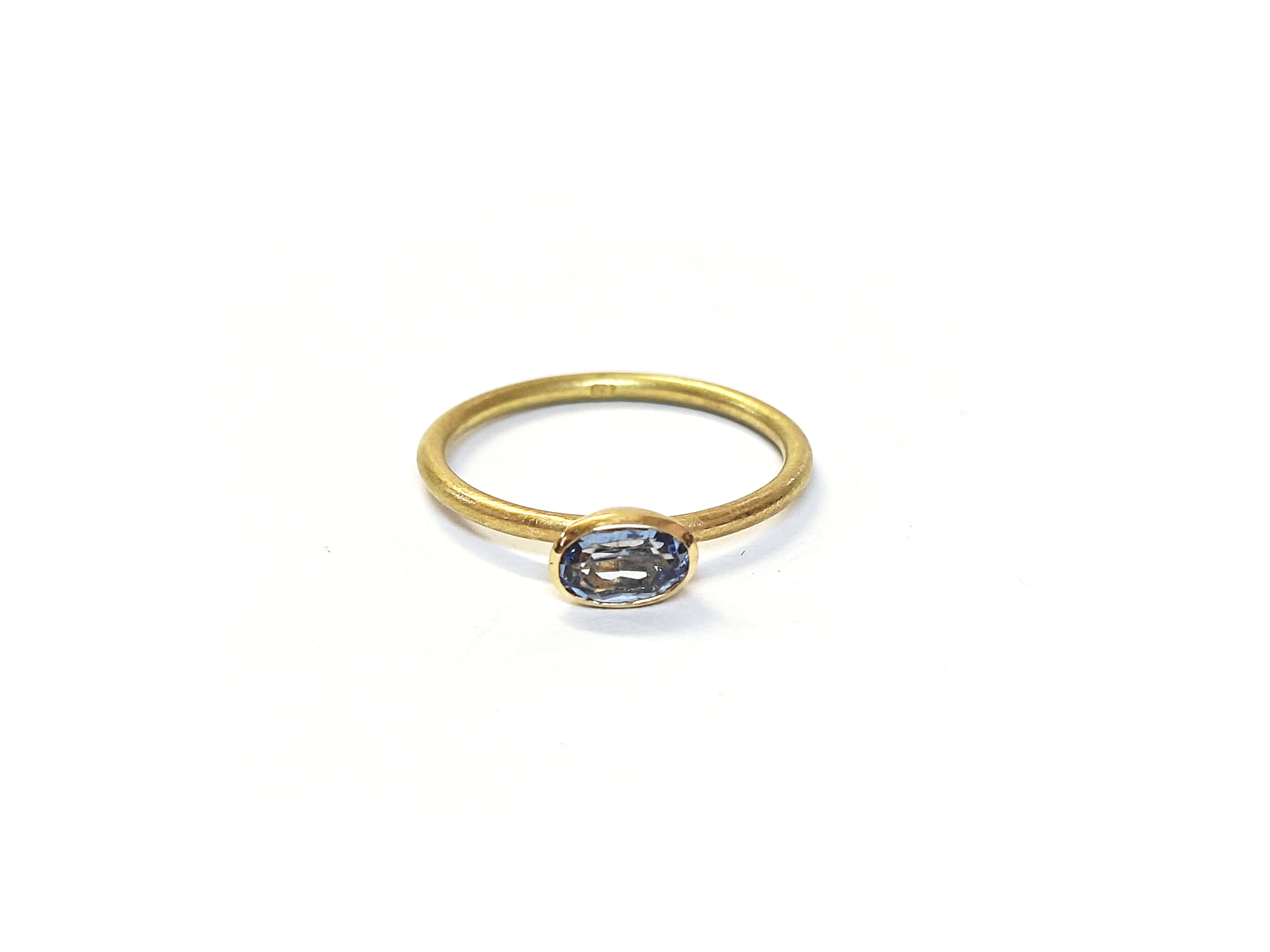 Ring Cullmann Gelbgold mit einen Aquamarin mit ovalem Schliff in Gelbgold